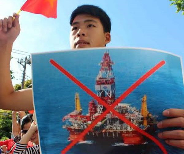 [Video] Tuần hành phản đối Trung Quốc hạ đặt giàn khoan ảnh 1