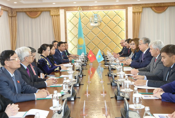 Chủ tịch Quốc hội hội kiến Chủ tịch Thượng viện CH Kazakhstan ảnh 2