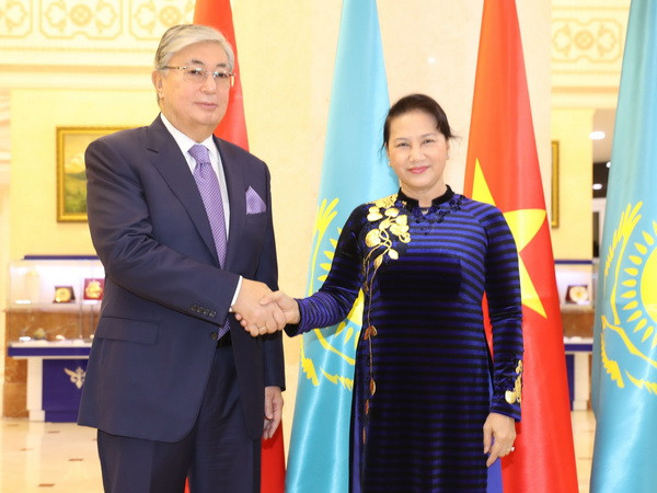 Chủ tịch Quốc hội hội kiến Chủ tịch Thượng viện CH Kazakhstan ảnh 1