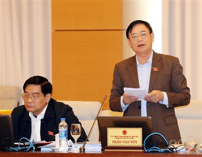 Trưởng ban Công tác đại biểu thuộc Ủy ban Thường vụ Quốc hội Trần Văn Túy phát biểu ý kiến. (Ảnh: Trọng Đức/TTXVN) Phiên họp 32: Ban hành Luật Thư viện để phát triển văn hóa đọc ảnh 2
