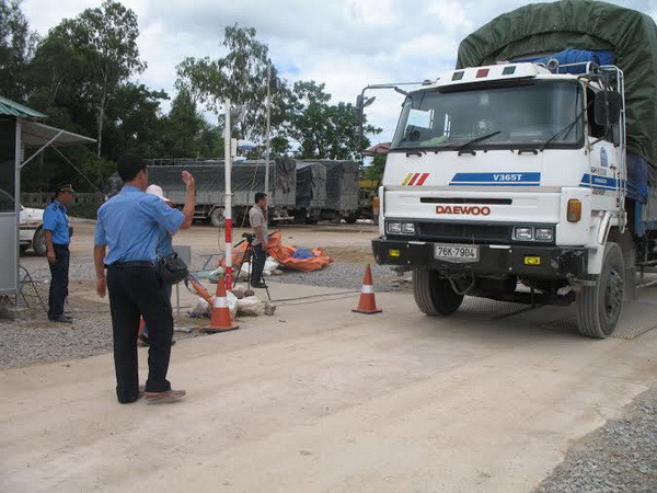 Ngăn chặn tình trạng xe quá tải: Cần chặn gốc, đón đầu ảnh 1
