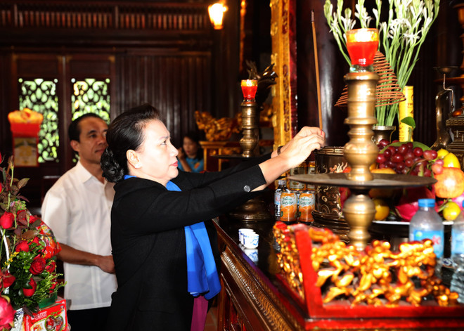 Chủ tịch Quốc hội vui Tết Trung thu với thiếu nhi tỉnh Tuyên Quang ảnh 4