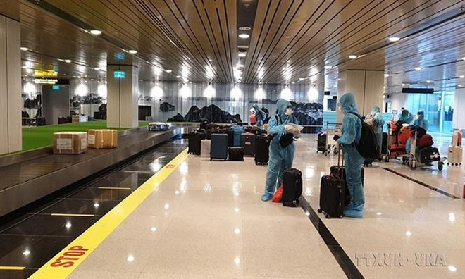 Bệnh nhân nhiễm biến chủng Omicron đầu tiên ở Việt Nam đã được ra viện ảnh 1