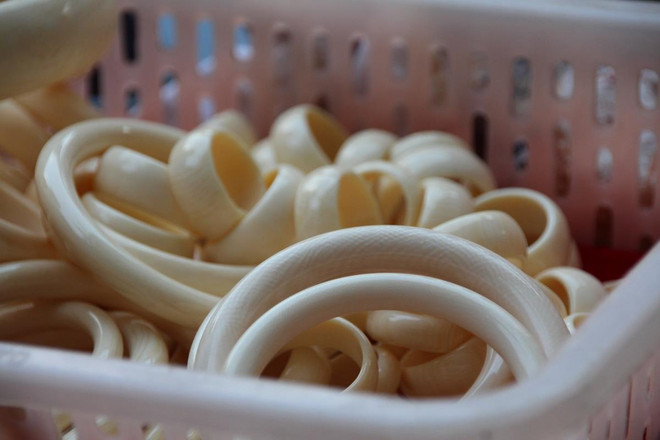 Rao bán cả khúc, cả rổ ngà voi trên mạng xã hội ảnh 2