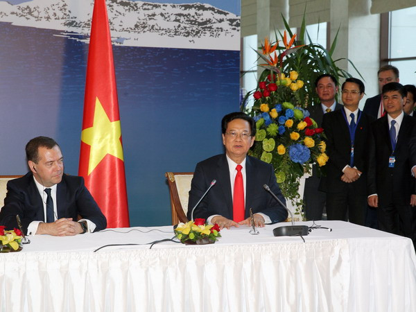 Thủ tướng Nguyễn Tấn Dũng gặp gỡ doanh nghiệp Việt ở Kazakhstan ảnh 1