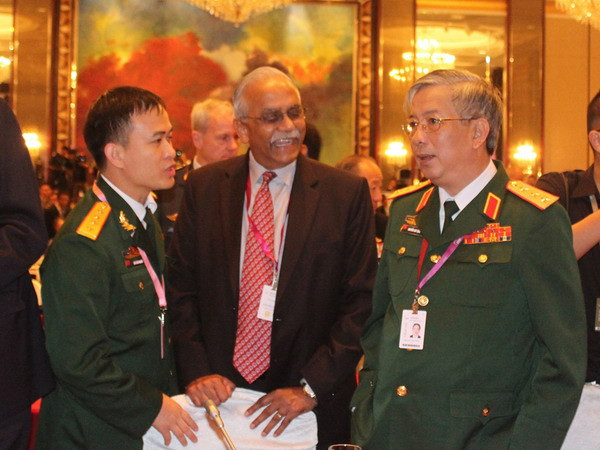 Tướng Nguyễn Chí Vịnh thảo luận an ninh Biển Đông tại Shangri-La ảnh 1