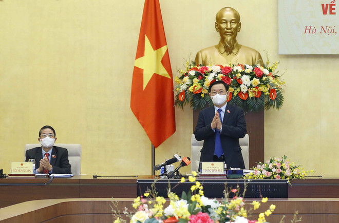 Chủ tịch Quốc hội Vương Đình Huệ chủ trì tọa đàm. (Ảnh: Doãn Tấn/TTXVN) Chủ tịch Quốc hội chủ trì tọa đàm tham vấn chuyên gia về KT-XH ảnh 1