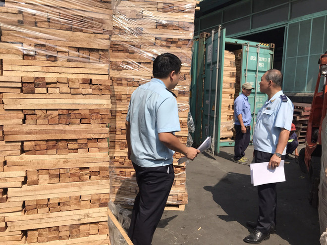 TP.HCM: Bắt giữ lô hàng gỗ xẻ xuất khẩu, trốn thuế gần 3 tỷ đồng ảnh 1