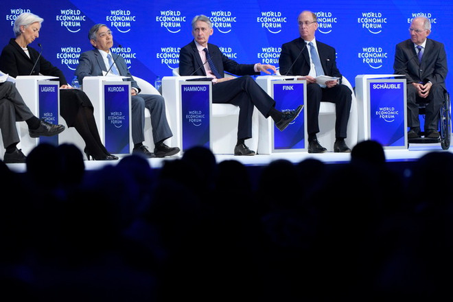 Chính quyền của Donald Trump bao trùm ngày họp cuối cùng của Davos ảnh 1