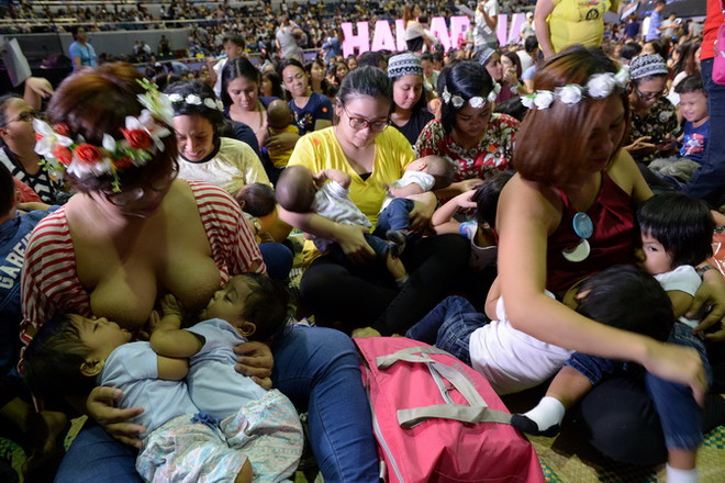 Nuôi con bằng sữa mẹ giúp giảm nguy cơ cao huyết áp của người mẹ ảnh 1