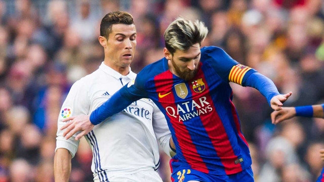 Ronaldo đối đầu Messi khi còn chơi cho Real Madrid. (Nguồn: Getty Images) Messi muốn đối đầu Ronaldo ở trận 'đại chiến' Juventus-Barelona ảnh 1