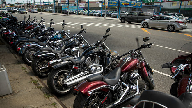 Tổng thống Mỹ chỉ trích Harley-Davidson chuyển cơ sở ra nước ngoài ảnh 1