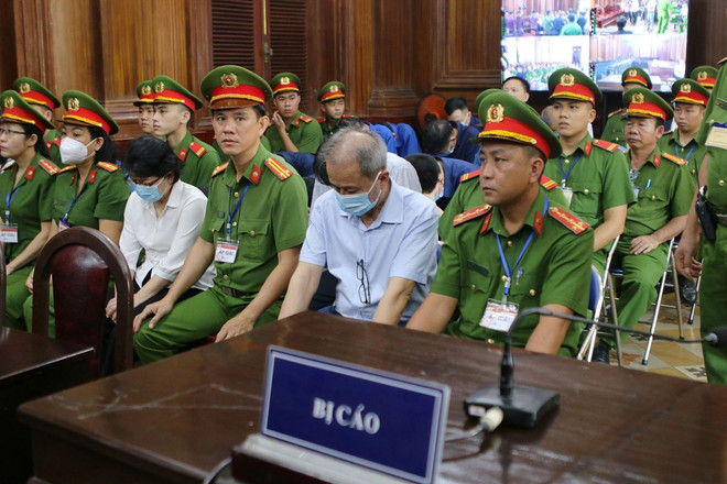Các bị cáo tại phiên tòa ngày 11/4. (Ảnh: Thanh Vũ/TTXVN) ttxvn_tu_hinh_truong_my_lan_1104-3.jpg