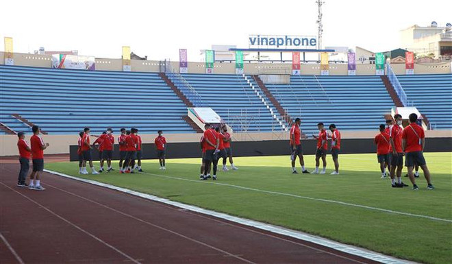 Sân Thiên Trường mở hội, người dân háo hức chờ “bữa tiệc” bóng đá ảnh 2