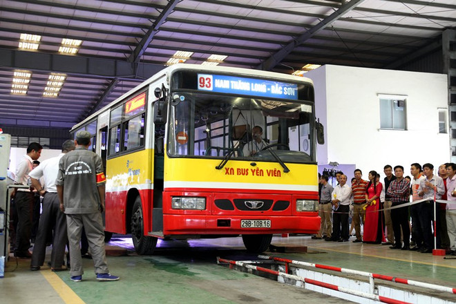 Hà Nội: Công nhân trổ tài thi ‘kỹ nghệ’ bảo dưỡng, sửa chữa xe buýt ảnh 8