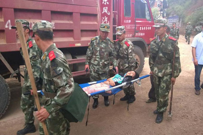 Cận cảnh đau thương sau vụ động đất 6,5 độ Richter ở Trung Quốc ảnh 11