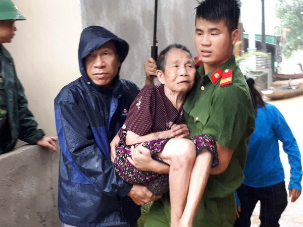 Mưa lớn, lũ sau bão số 4 đã làm 8 người chết và mất tích ảnh 1