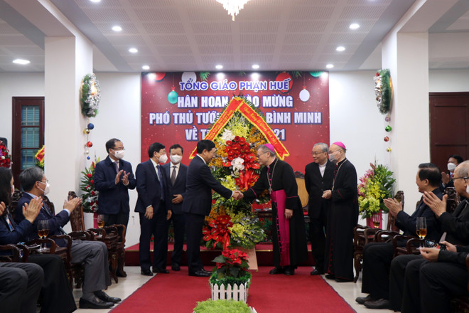 PTT Phạm Bình Minh chúc mừng đồng bào Công giáo tại Thừa Thiên-Huế ảnh 1