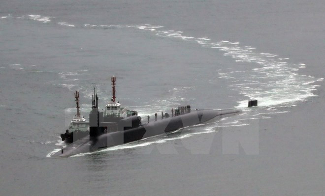 Tàu ngầm hạt nhân Mỹ USS Tucson cập cảng Jinhae của Hàn Quốc ảnh 1