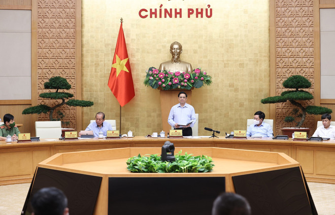Quang cảnh cuộc họp Chính phủ với Ban Chỉ đạo quốc gia phòng, chống dịch COVID-19. (Ảnh: Dương Giang/TTXVN) Thủ tướng yêu cầu thực hiện nghiêm Chỉ thị 16 và có thể ở mức cao hơn ảnh 2