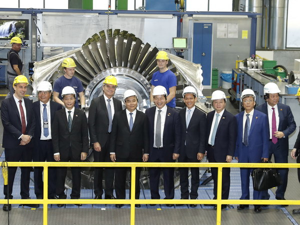 Thủ tướng đối thoại với các nhà đầu tư hàng đầu của Đức ảnh 1