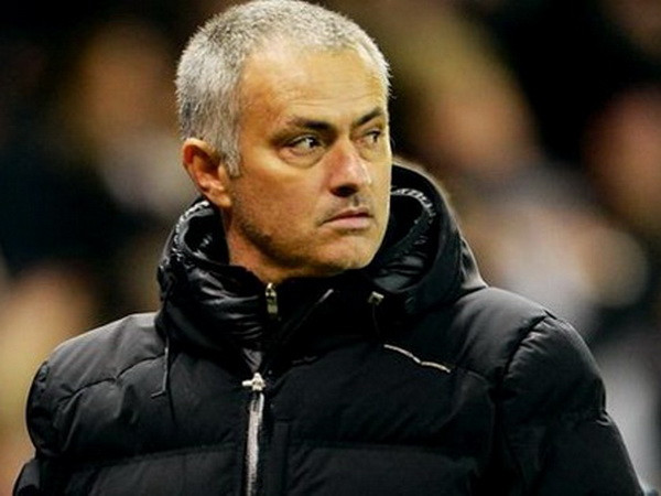 HLV Jose Mourinho "nổi cơn điên" vì video quay lén ảnh 1