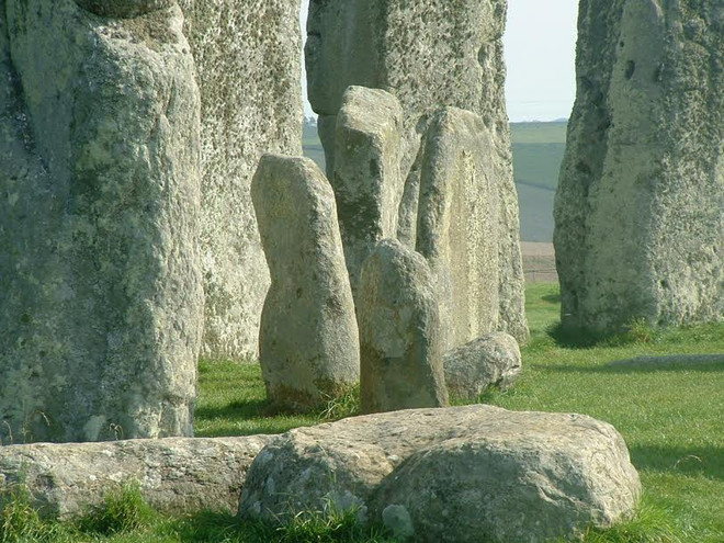 Tìm ra nguồn gốc của những khối đá xanh ở Stonehenge? ảnh 3