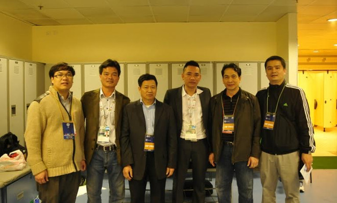 HLV Văn Sỹ đưa học trò "lên mây" sau chiến thắng ảnh 2