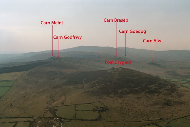 Tìm ra nguồn gốc của những khối đá xanh ở Stonehenge? ảnh 2