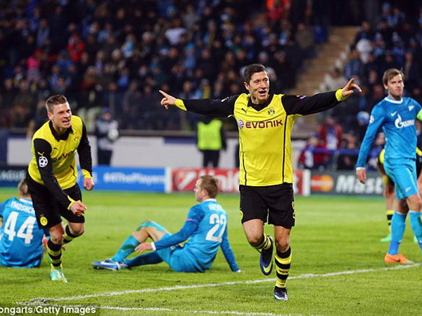 Lewandowski tỏa sáng, Dortmund rộng cửa vào tứ kết ảnh 1