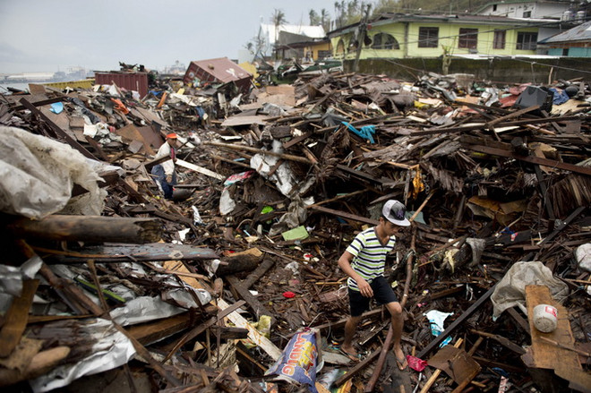 Siêu bão Haiyan gây thiệt hại lớn cho Philippines. (Nguồn: AFP/TTXVN) Thảm họa thiên nhiên gây thiệt hại 125 tỷ USD trong năm 2013 ảnh 1