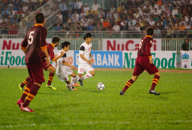 Hệ thống phòng ngự 2 người này hoạt động rất tốt trong suốt 90 phút. Hàng thủ Roma vô hiệu hóa Công Phượng như thế nào? ảnh 3