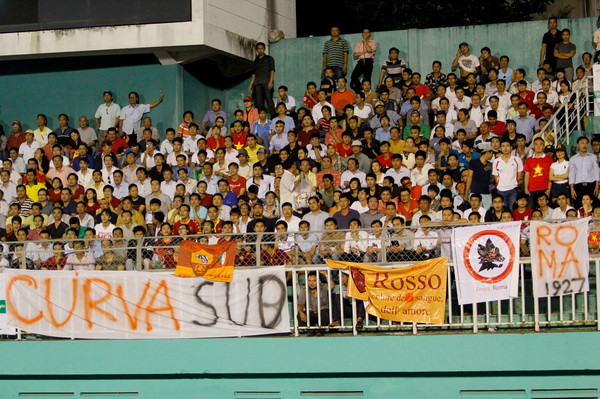 CĐV Việt Nam vượt hơn 1000 km để cổ vũ... U19 Roma ảnh 2