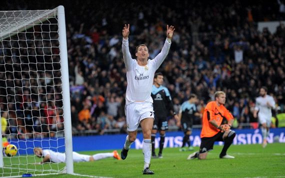 Ronaldo và hành động tưởng nhớ Eusebio. (Nguồn: Getty) Cristiano Ronaldo và Kaka cùng đạt cột mốc ấn tượng ảnh 1