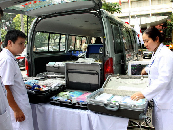 Hơn 300 cán bộ y tế túc trực 24/24 giờ phục vụ Đại hội Đảng ảnh 1