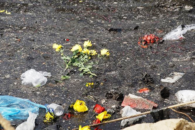 Thả tro nhang xuống sông Hồng: Việc tâm linh vô tình thành điều ác! ảnh 1