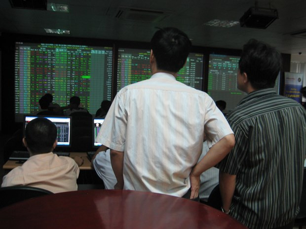 Chứng khoán sáng 17/6 lao dốc cùng thị trường thế giới ảnh 1