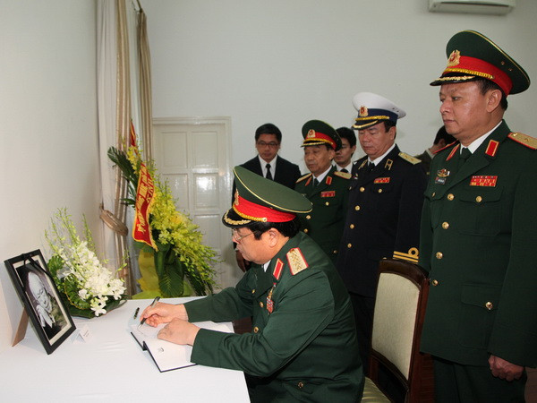 Nhiều lãnh đạo Việt Nam chia buồn với lãnh đạo, nhân dân Singapore ảnh 1