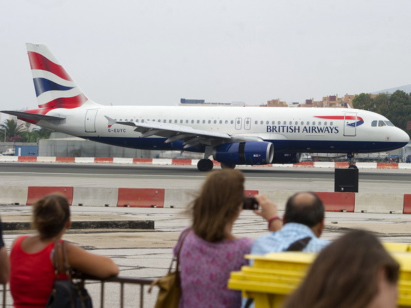 Tây Ban Nha đề nghị cùng Anh quản lý sân bay Gibraltar thời hậu Brexit ảnh 1