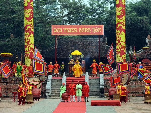 Thanh Hóa: Hàng nghìn du khách về dự Lễ hội Lam Kinh 2014 ảnh 1