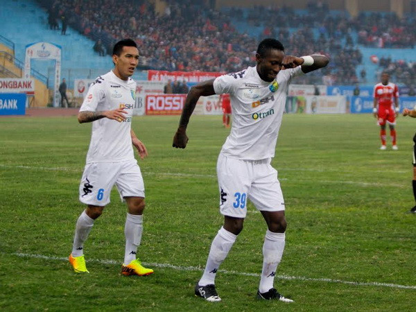 Lập cú đúp, Samson vẫn bị chê không bằng cầu thủ hạng Nhất ảnh 1