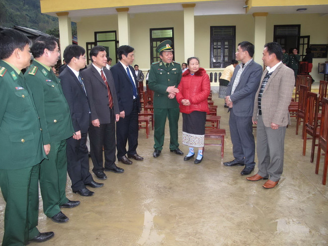 Bền chặt tình làng nghĩa xóm ở hai bản giáp biên Việt-Lào ảnh 2