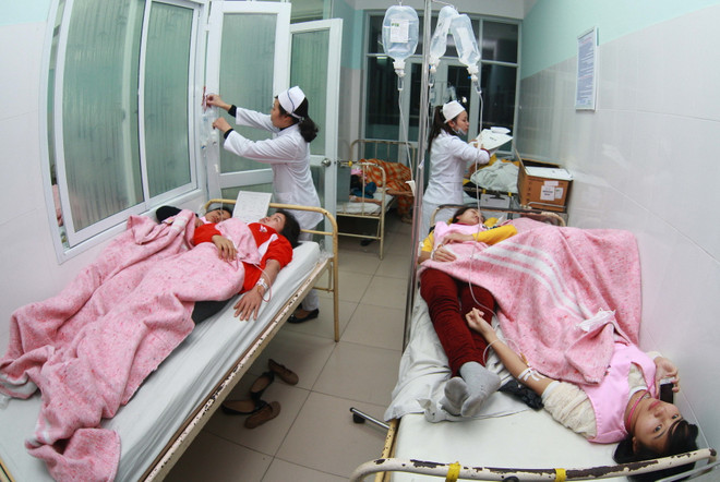 Hưng Yên: 34 công nhân nhập viện sau khi ăn tối ở bếp ăn tập thể ảnh 1