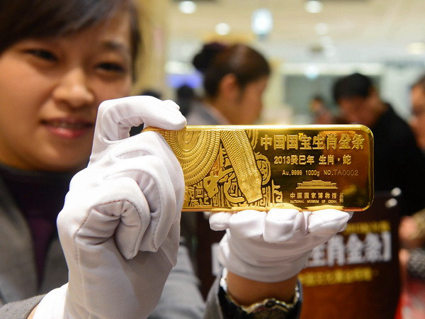 Đồng USD yếu đi khiến vàng hấp dẫn hơn đối với nhà đầu tư ảnh 1