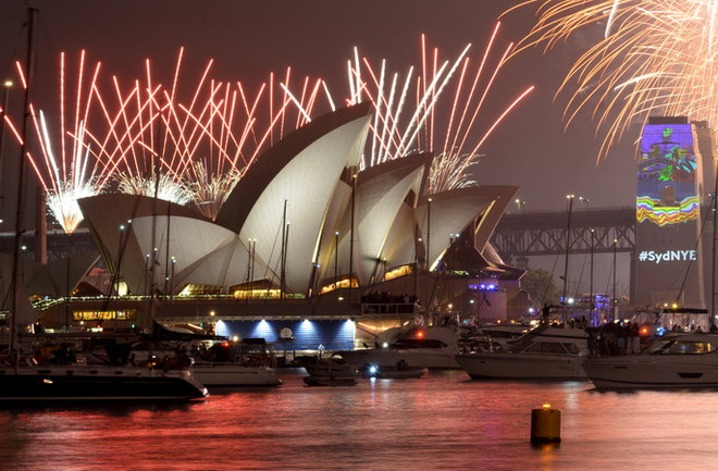 Màn bắn pháo hoa chào đón Năm mới ở Sydney. (Nguồn: AFP/TTXVN) Australia tăng cường an ninh tại điểm bắn pháo hoa chào mừng Năm mới ảnh 1