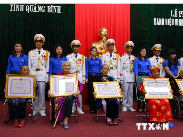 Ảnh minh họa. (Nguồn: TTXVN) Phú Yên trao tặng, truy tặng danh hiệu Bà mẹ Việt Nam anh hùng ảnh 1