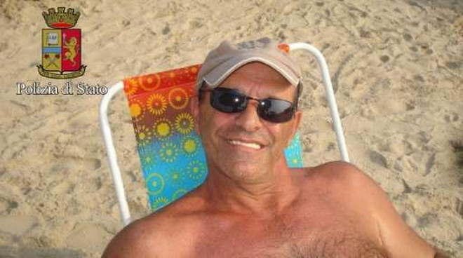 Một bức ảnh của trùm mafia Giulio Perrone được cảnh sát Italy phát hiện trên Facebook. (Nguồn: phys.org) Trùm mafia khét tiếng bị tóm vì check-in Facebook khi đi nghỉ mát ảnh 1