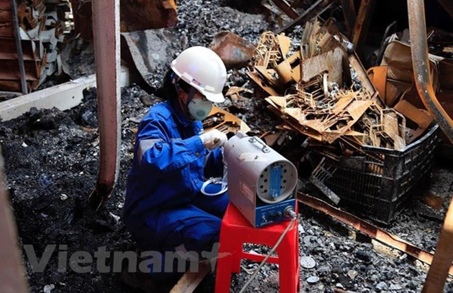 Bộ trưởng TN&MT: ‘Không khí ngoài khu vực Rạng Đông đã an toàn' ảnh 2