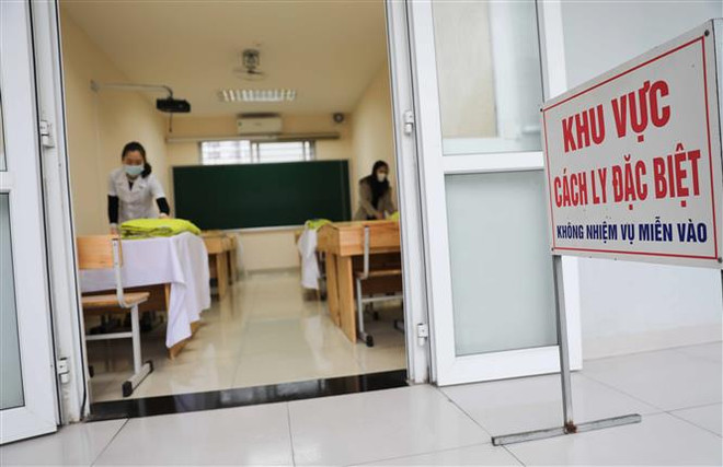 Các trường Tiểu học được bố trí phòng cách ly tạm thời. (Ảnh: Thanh Tùng/TTXVN) Đảm bảo an toàn khi học sinh đến trường: Cần sự phối hợp của phụ huynh ảnh 1