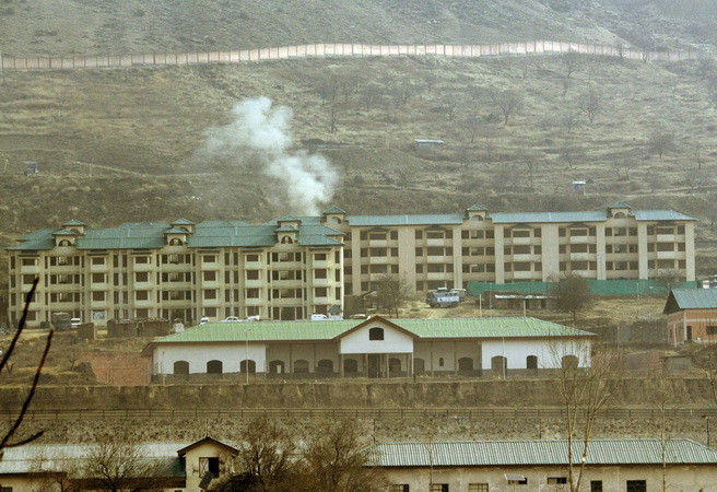 Ấn Độ: Tấn công doanh trại quân đội ở Kashmir, nhiều người thương vong ảnh 1